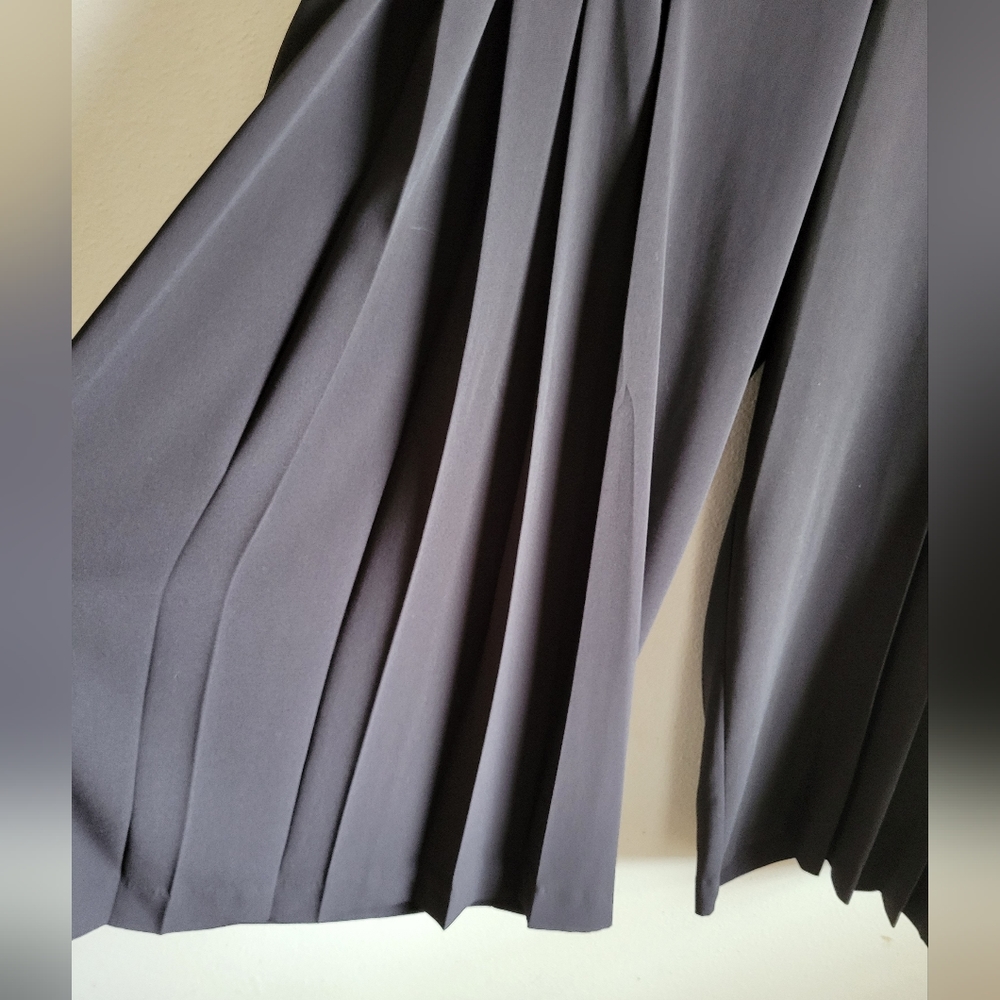 Women's Pleated Black Wide-Leg Cropped Dress Pants - Picture 2 of 5